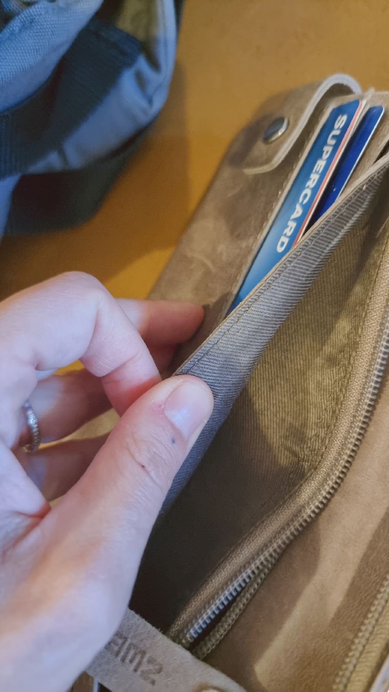 Borse da donna: Pochette ZWEI en cuir gris clair - Élégance discrète – Usato da Vevey venduto da fer3ica 1