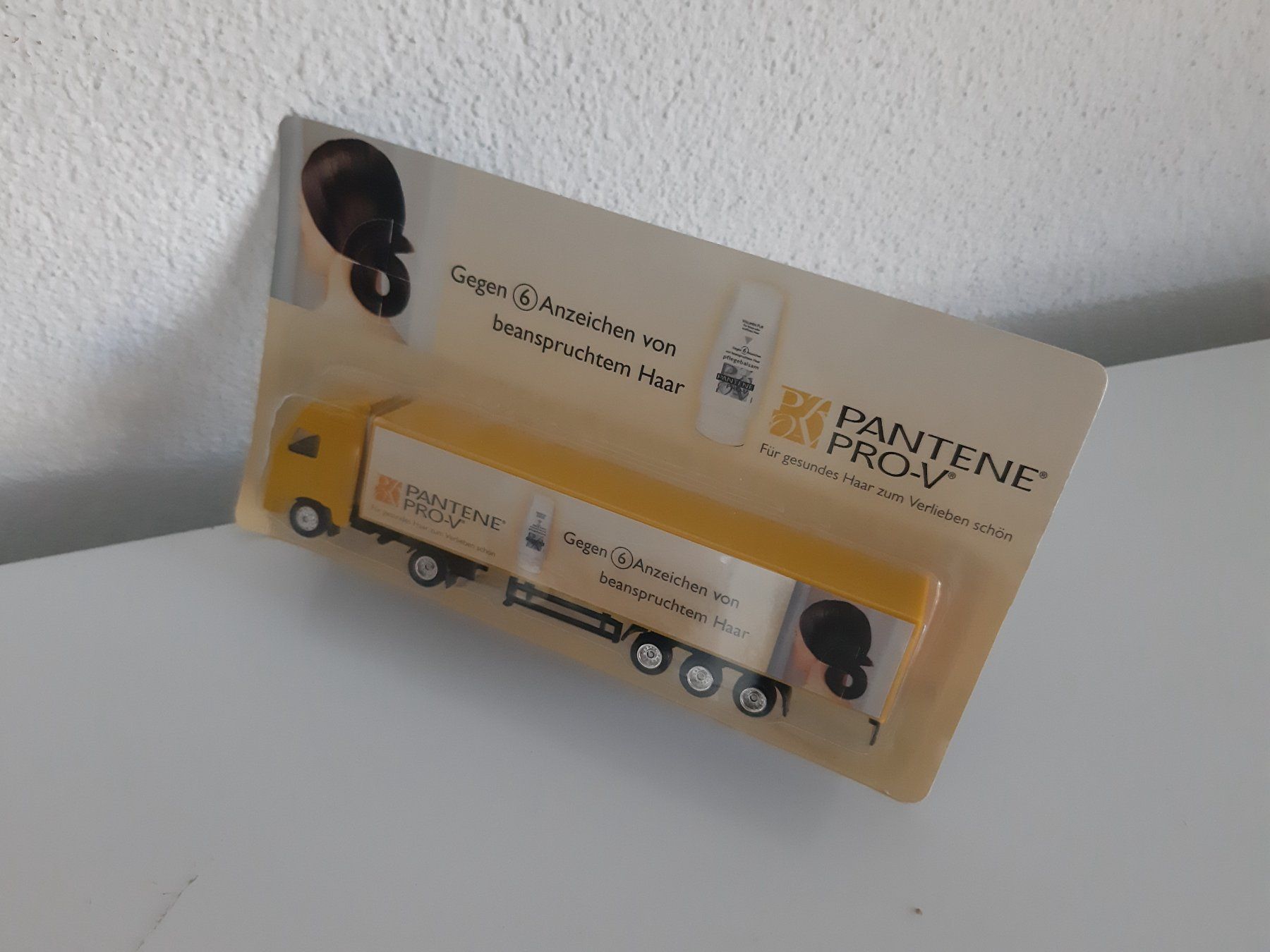 Modellbausätze & Standmodelle: LKW WerbTruck Pantene Pro-V. White – Neu und originalverpackt aus Buchs SG von Bray_Law 1