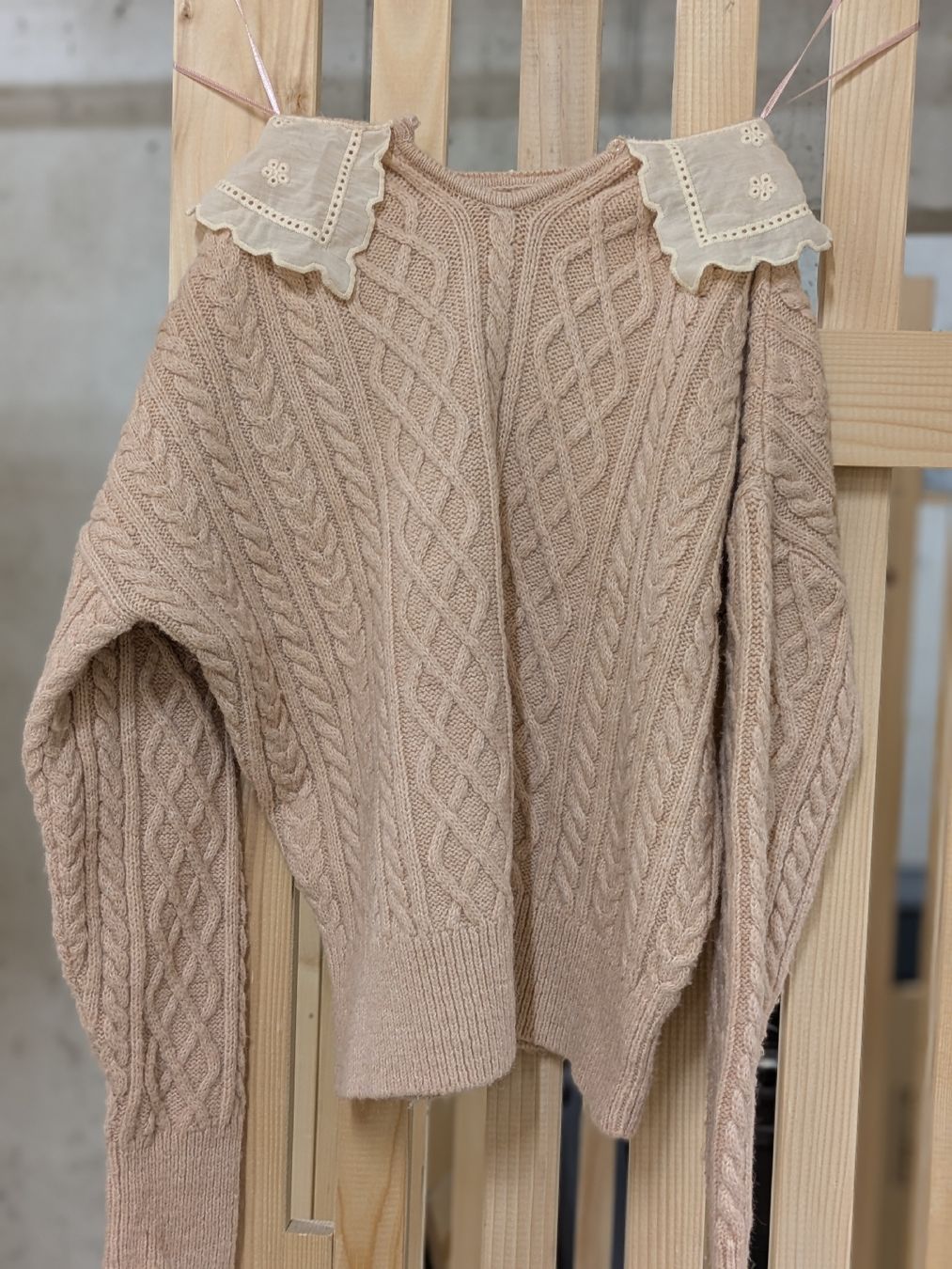 Maglioni & Felpe: Rosafarbener Strickpullover mit Kragen, Grösse S (Fr) – Usato da Basel venduto da Blumenwiese2 1