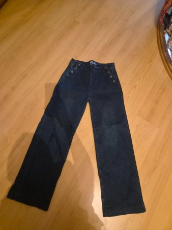 Damen Jeans dunkelblau mit Nieten Grösse 38 neuwertig
