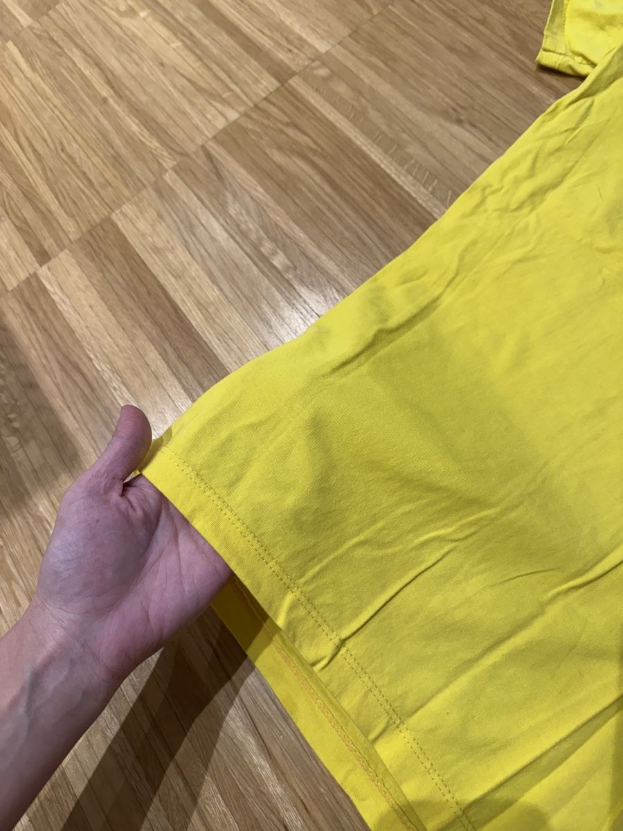 T-shirt: Yellow T-shirt – Usato da Adliswil venduto da Marjin 1