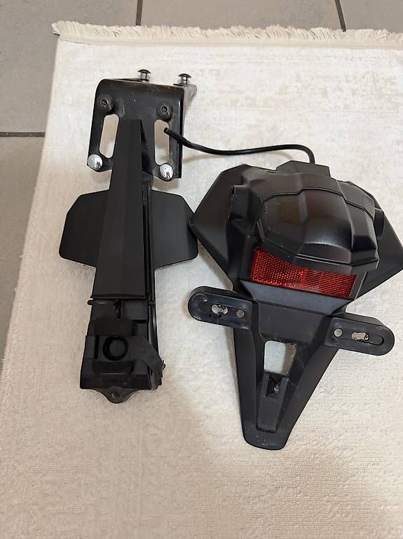 Tutti i ricambio per moto: Yamaha mt09 bj.2023 originale kennzeichenhalter  – Usato da Eschen venduto da ERCI77