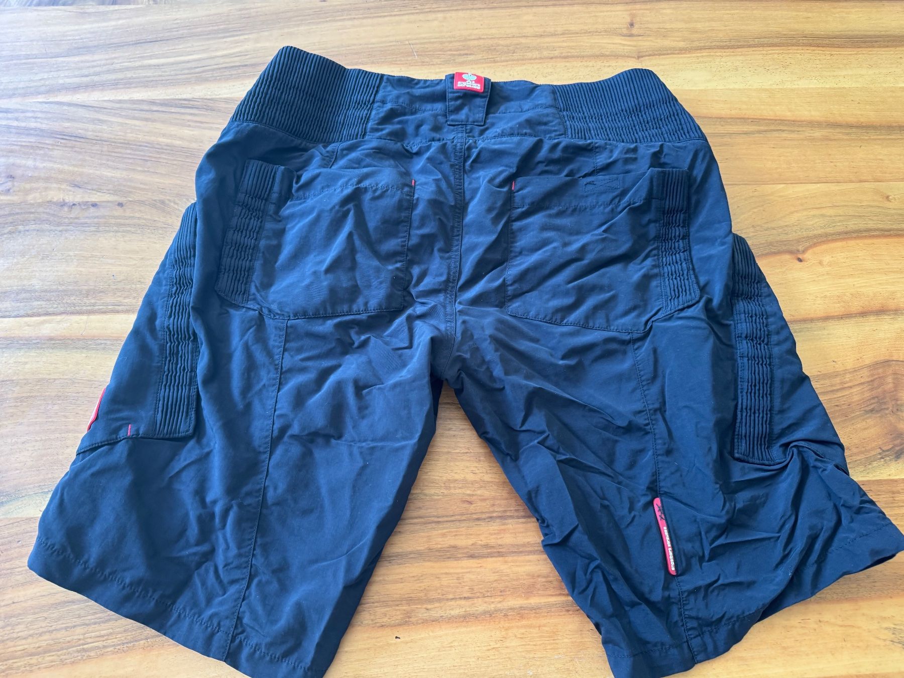 Engelbert Strauss Pantaloni: ENGELBERT STRAUSS kurze Hose schwarz/rot Grösse 52 – Usato da Meiringen venduto da Jackwashere 1