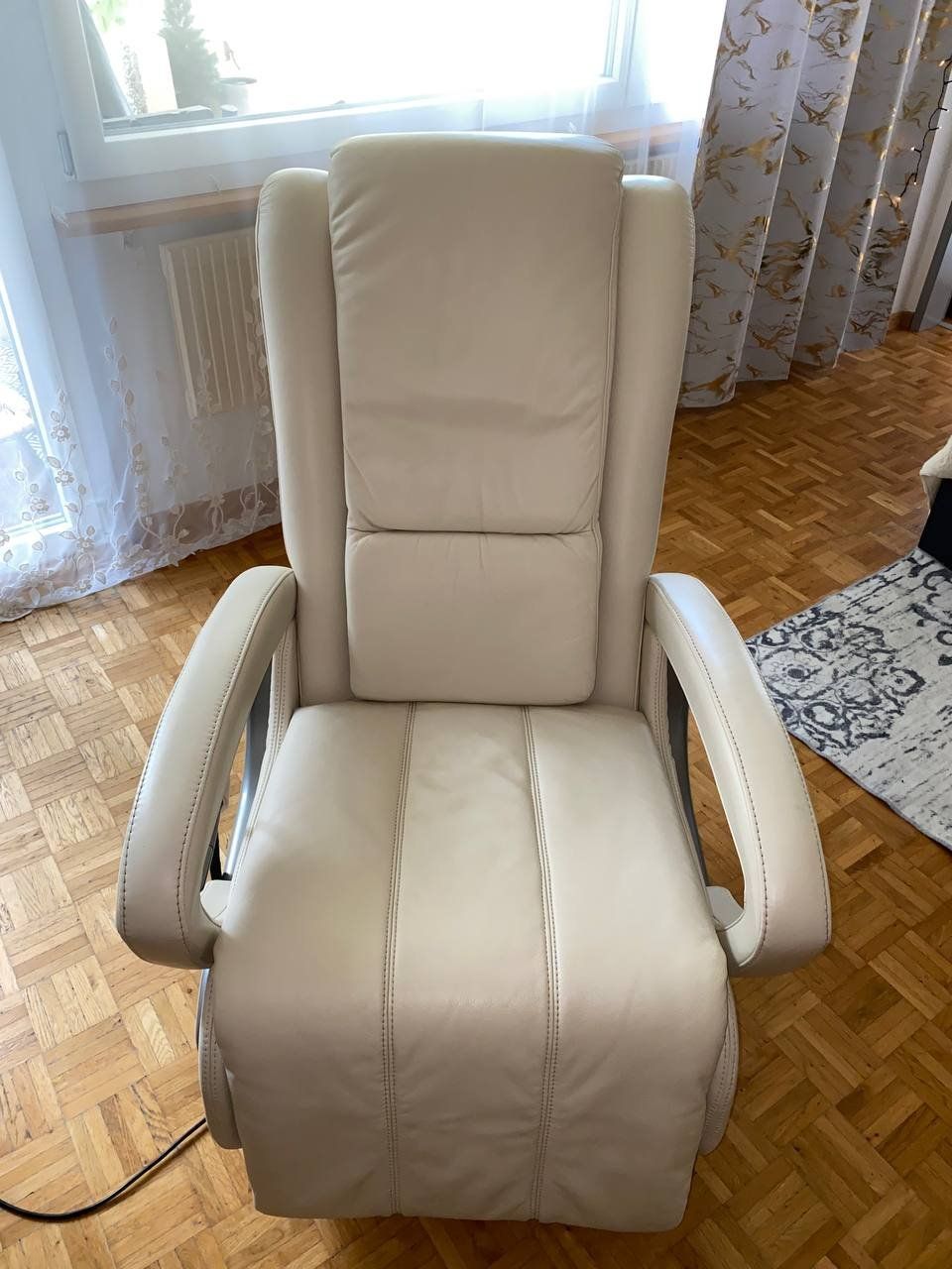 Dispositivi per massaggi: Massagestuhl Leder Himolla Cumulus High Tech Premium – Usato da Porrentruy venduto da 1321321321 1