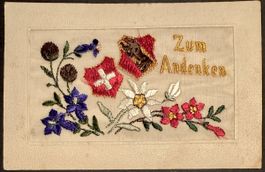 Stickerei-Postkarte „Zum Andenken“, ca 1910