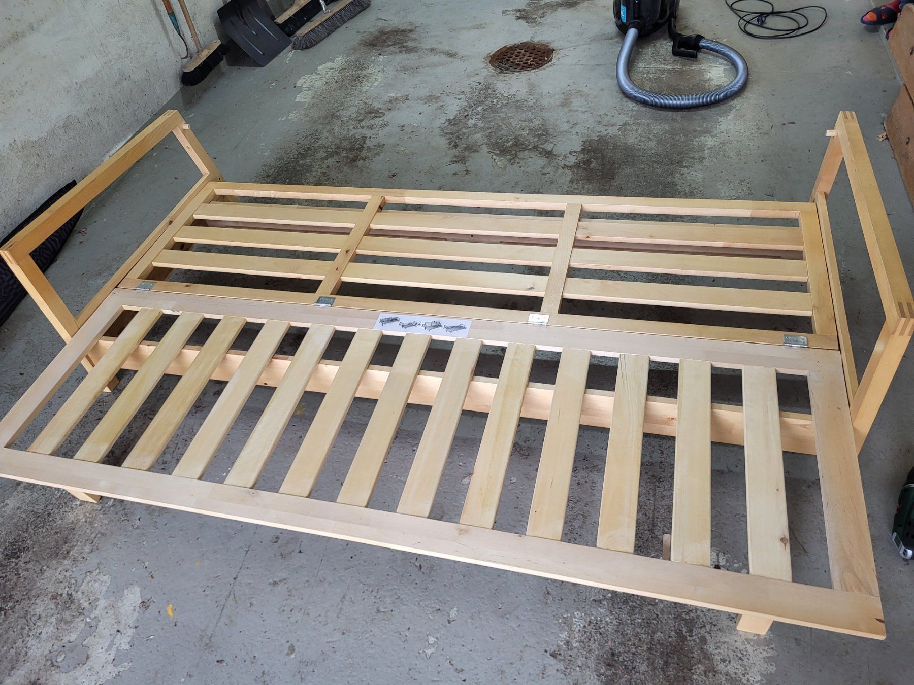 Ikea Divani: Bettsofa IKEA aus Holz und Stoff – Usato da Männedorf venduto da John_M 2