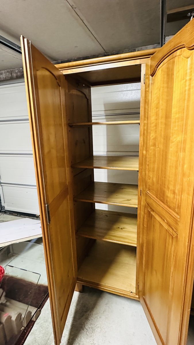 Armadi: Stabiler Vollholzschrank mit Stecksystem – Usato da Orpund venduto da Catangle 2