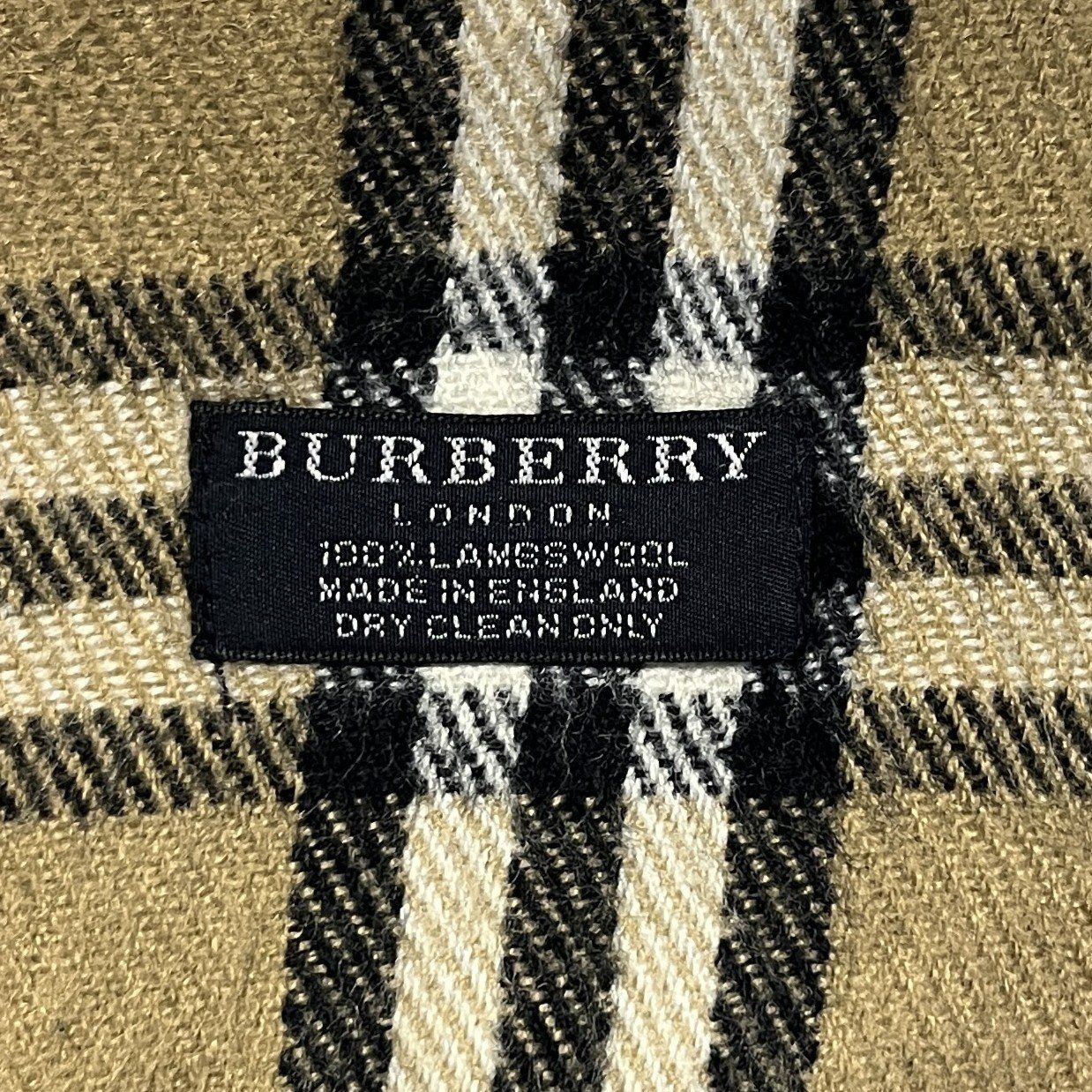 Burberry Foulards & écharpes: Vintage Burberry Scarf 100% Lambswool – D'occasion à Chamoson par Sapoloshop 1