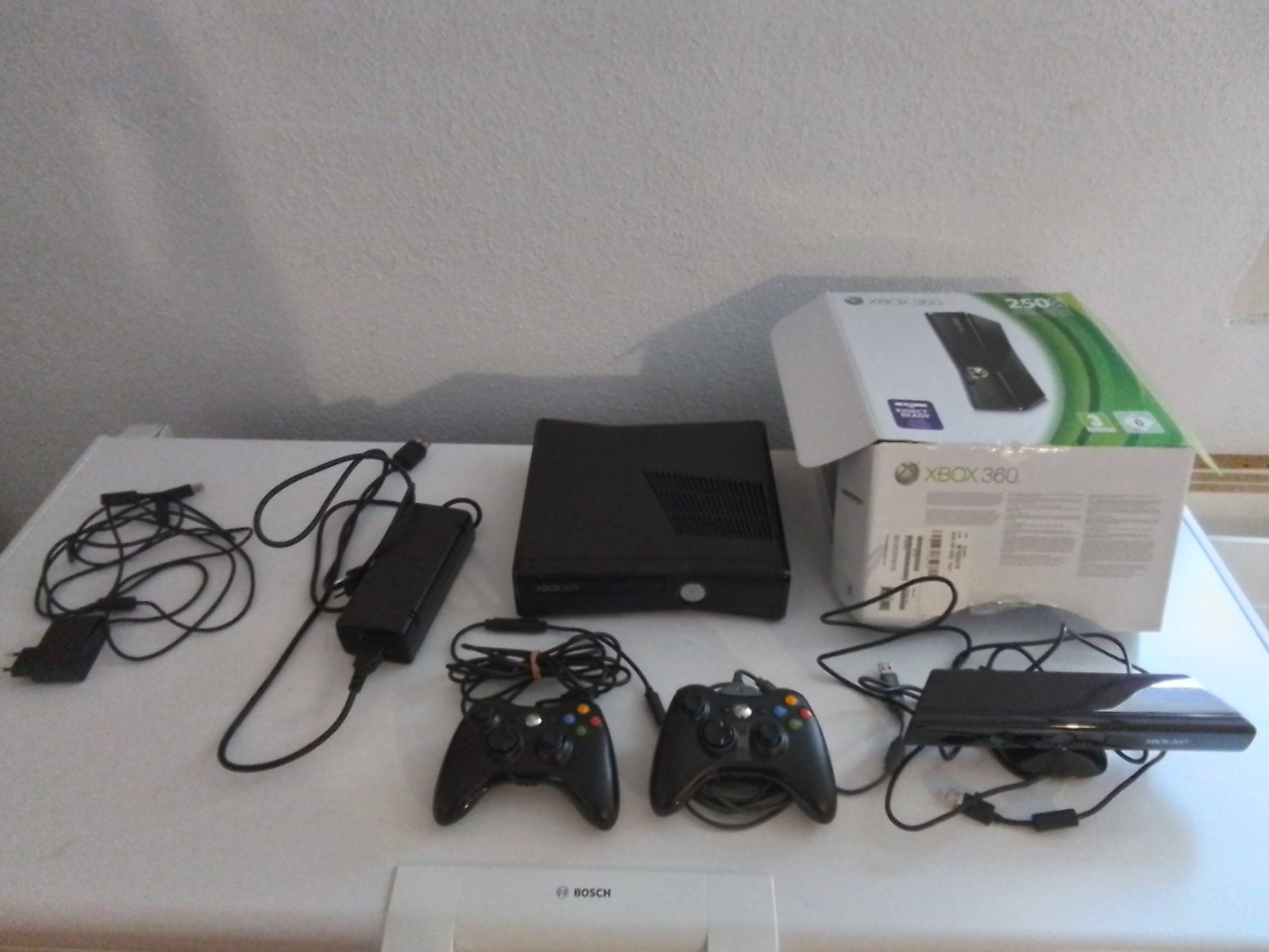 Microsoft Jeux: Collection Xbox360 + 83 jeux + figurines – D'occasion à Courgenay par Romano-Athletics