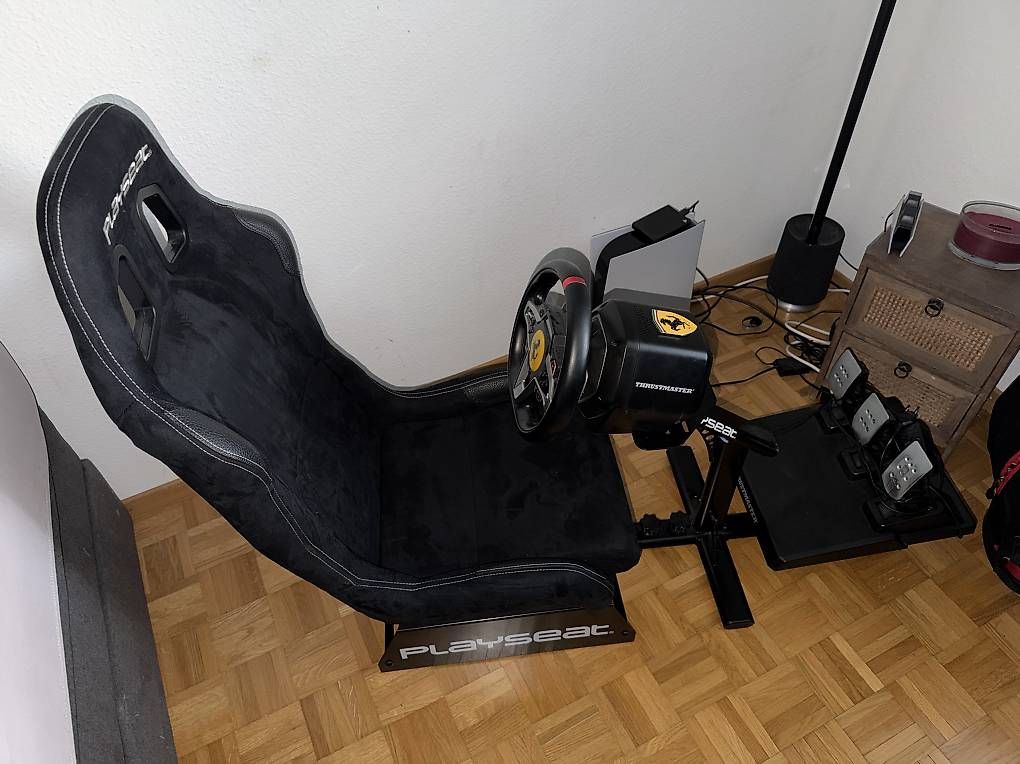 Controller: Playseat Sim Racing + Thrustmaster Ferrari Lenkrad & Pedale – Usato da Horgen venduto da nat_f2bb