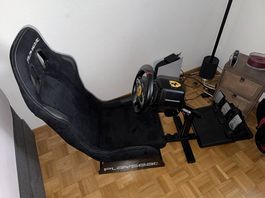 Playseat Sim Racing + Thrustmaster Ferrari Lenkrad & Pedale