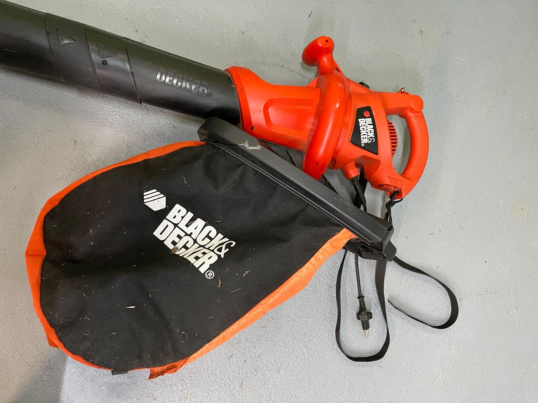 Laubbläser & Laubsauger: Laubsauger & Bläser Black & Decker, elektrisch – Gebraucht aus Attikon von Hagenholz81 3