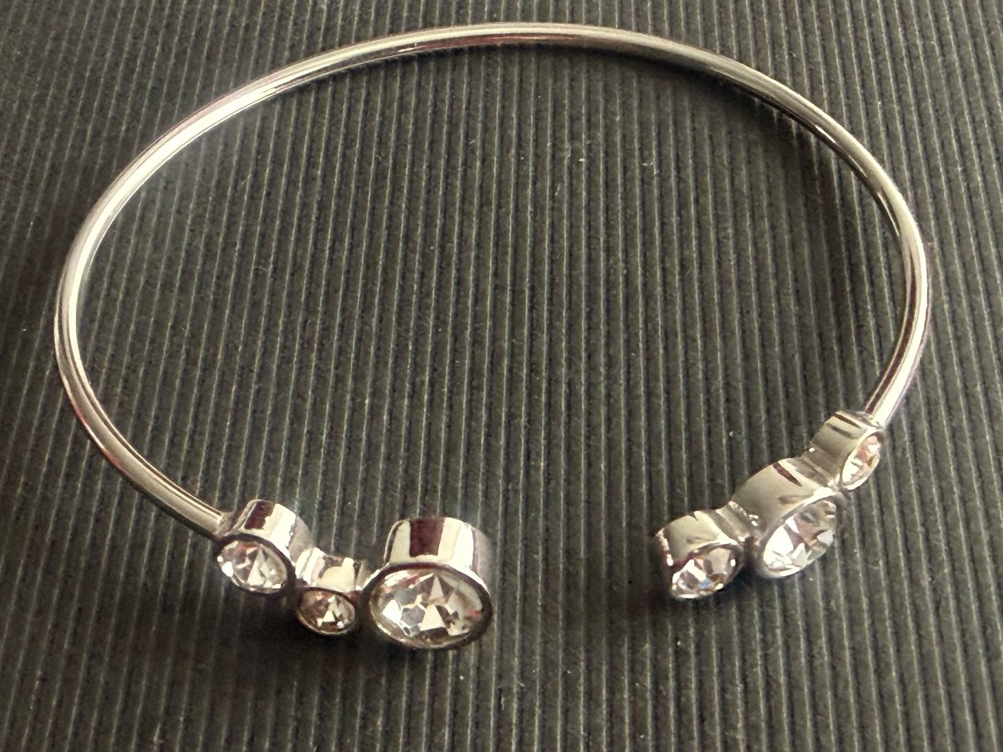Guess Armbänder & -reifen: GUESS Armspange – Gebraucht aus Glattbrugg von Schweigmatt
