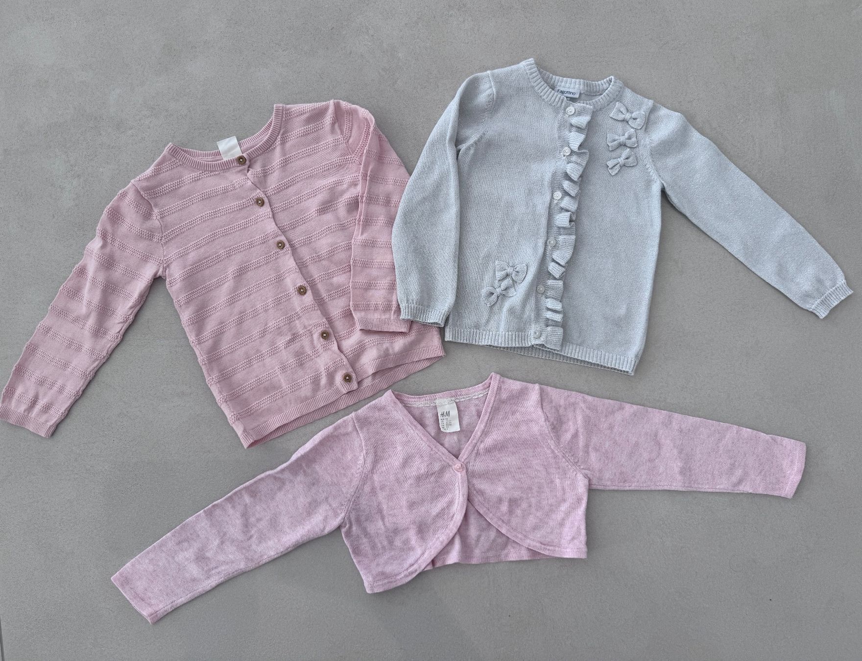 Lotti & Set di vestiti: Strickjacken / Bolero Set, Grösse 92 – Usato da Bonaduz venduto da lut_6rts