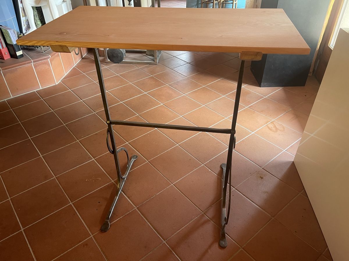 Tavoli: Stehtisch mit handgeschmiedetem Untergestell – Nuovo (secondo la descrizione) da Besenbüren venduto da Saikilosos 1