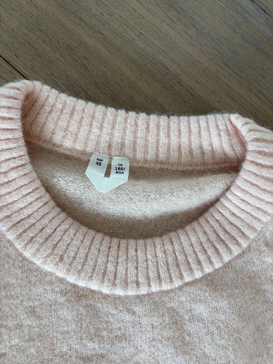 Arket Maglioni & Felpe: Hellrosa Strickpullover von Arket, Grösse XS, neu! – Nuovo e nell'imballaggio originale da Hünenberg See venduto da Tower02 1