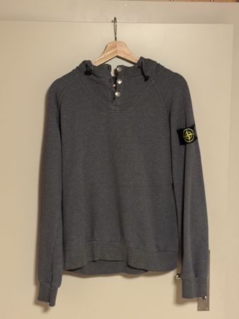 Verschiedene Pullover 