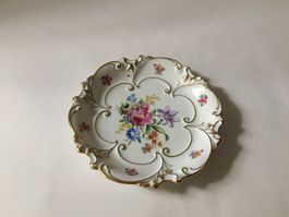 Schöner Porzellanteller, Goldrand, Blumenmuster