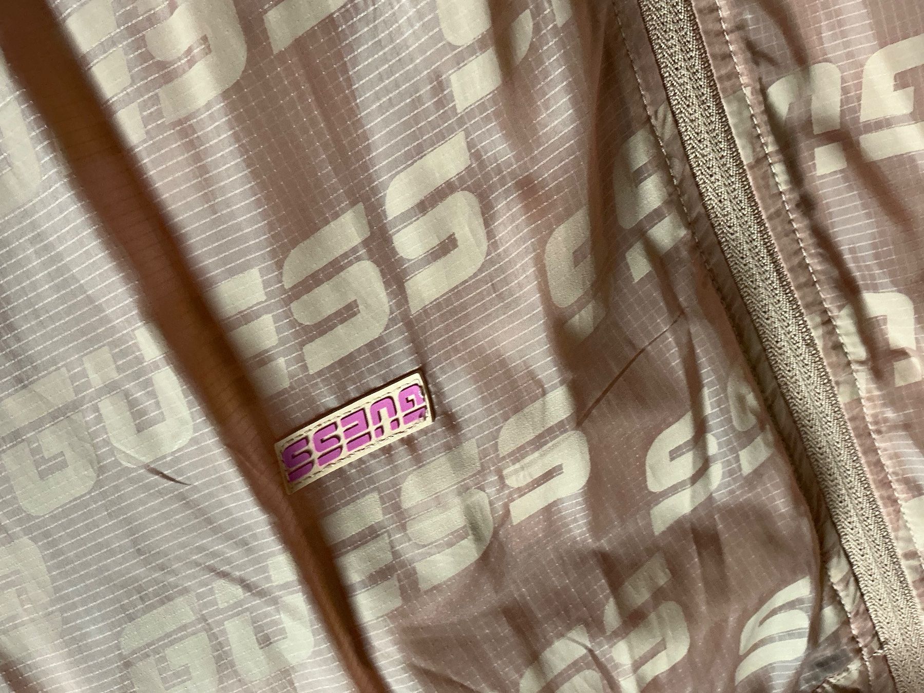 Guess Completi & Tailleur: Jacke, Shorts – Nuovo (secondo la descrizione) da St.Gallen venduto da nat_7n75 9