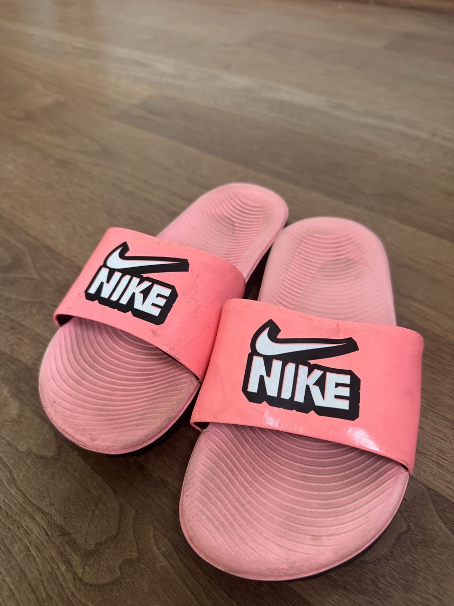 Scarpe per ragazze: Nike Badeschuhe, rosa, Gr. 34 – Usato da Luzern venduto da simona80