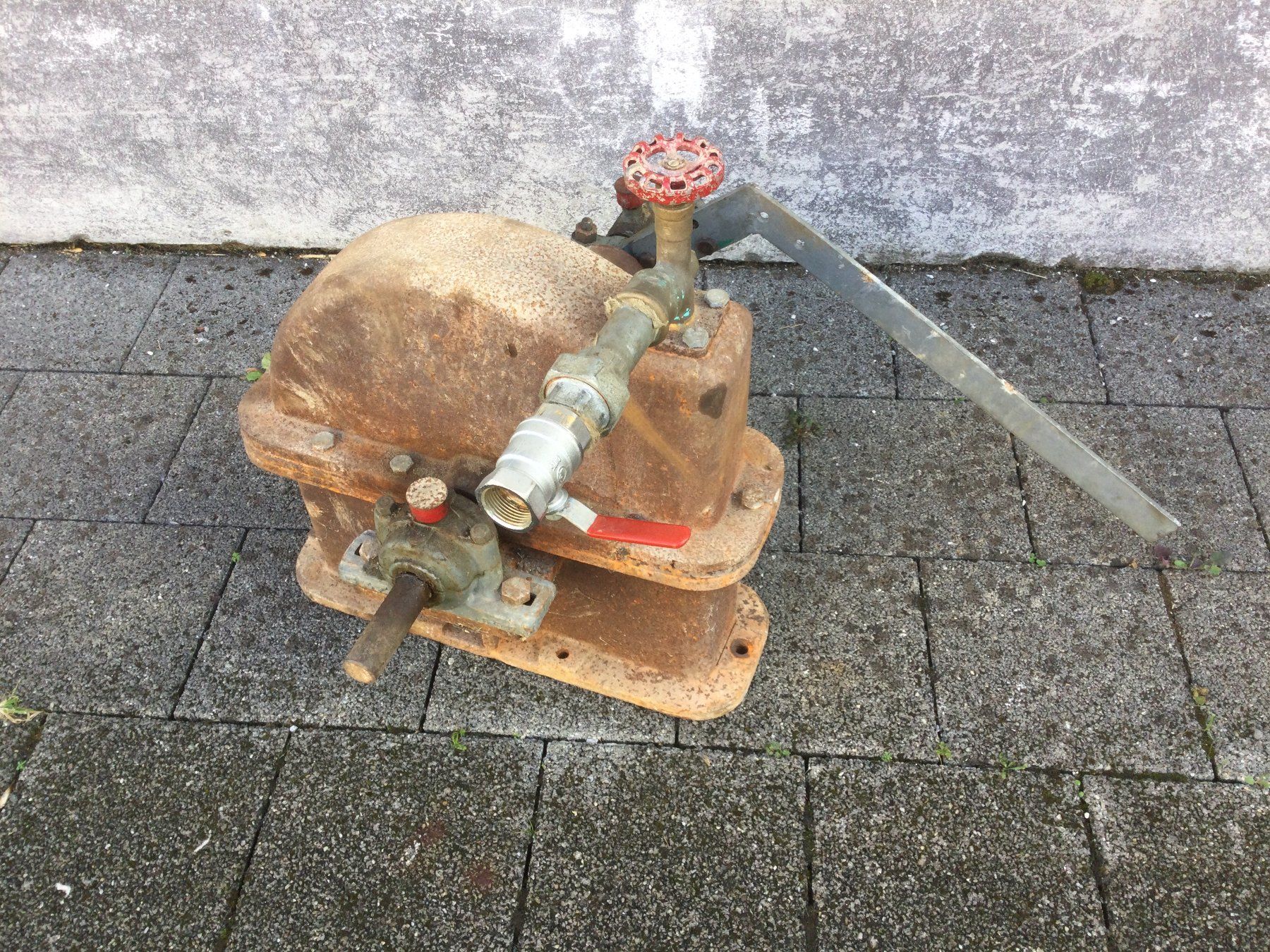 Outils anciens: Alte gebrauchter kleine Wassertrubine – D'occasion à Wangen SZ par kuriosum12 1