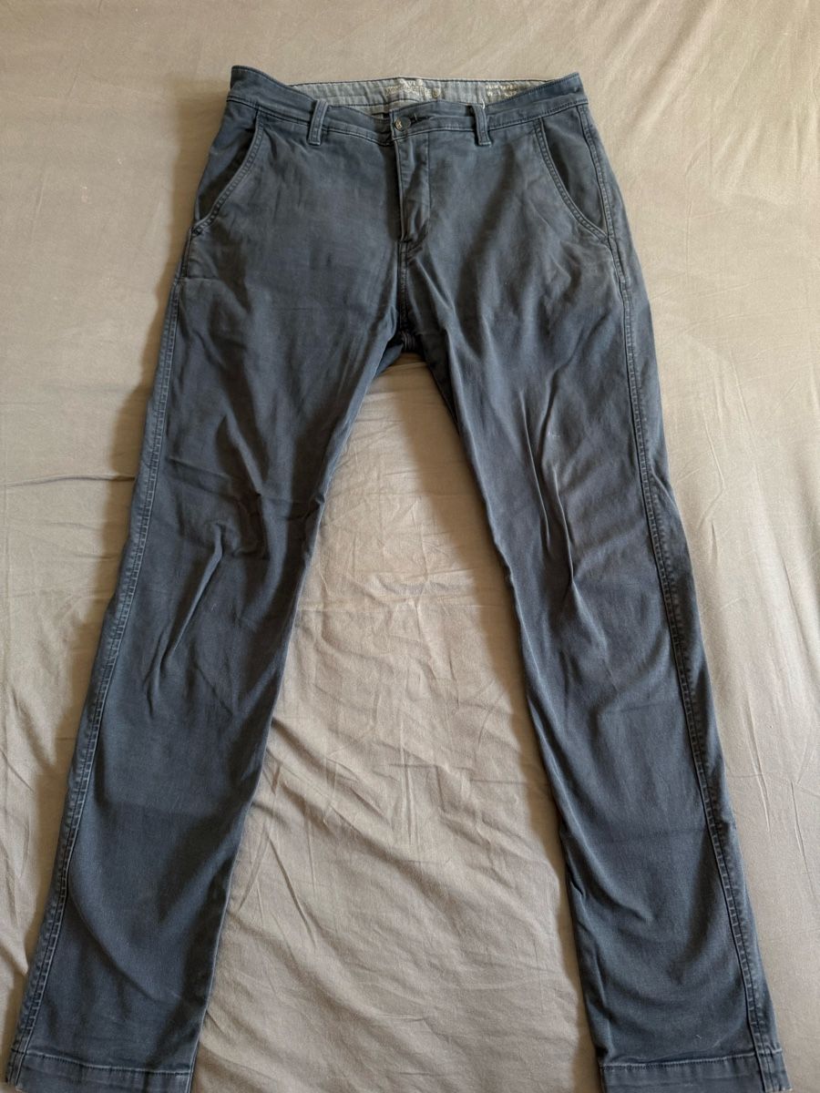 Levi's Pantaloni: Levi’s Chino Slim Taper – Usato da Genève venduto da sel_xpk9