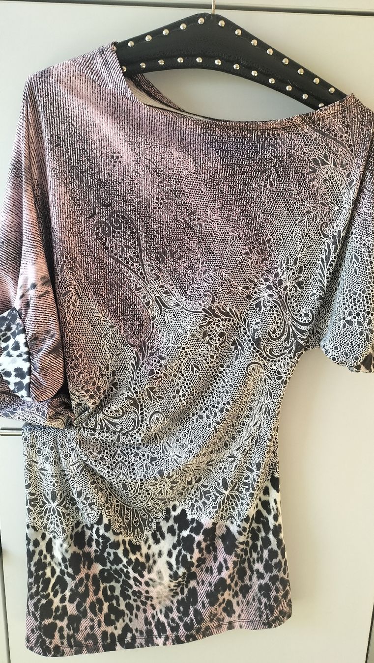 Tuniken: Damen Tunika, Gr. 38-40, animale Print – Gebraucht aus Pfäffikon ZH von e13_x2n5 1