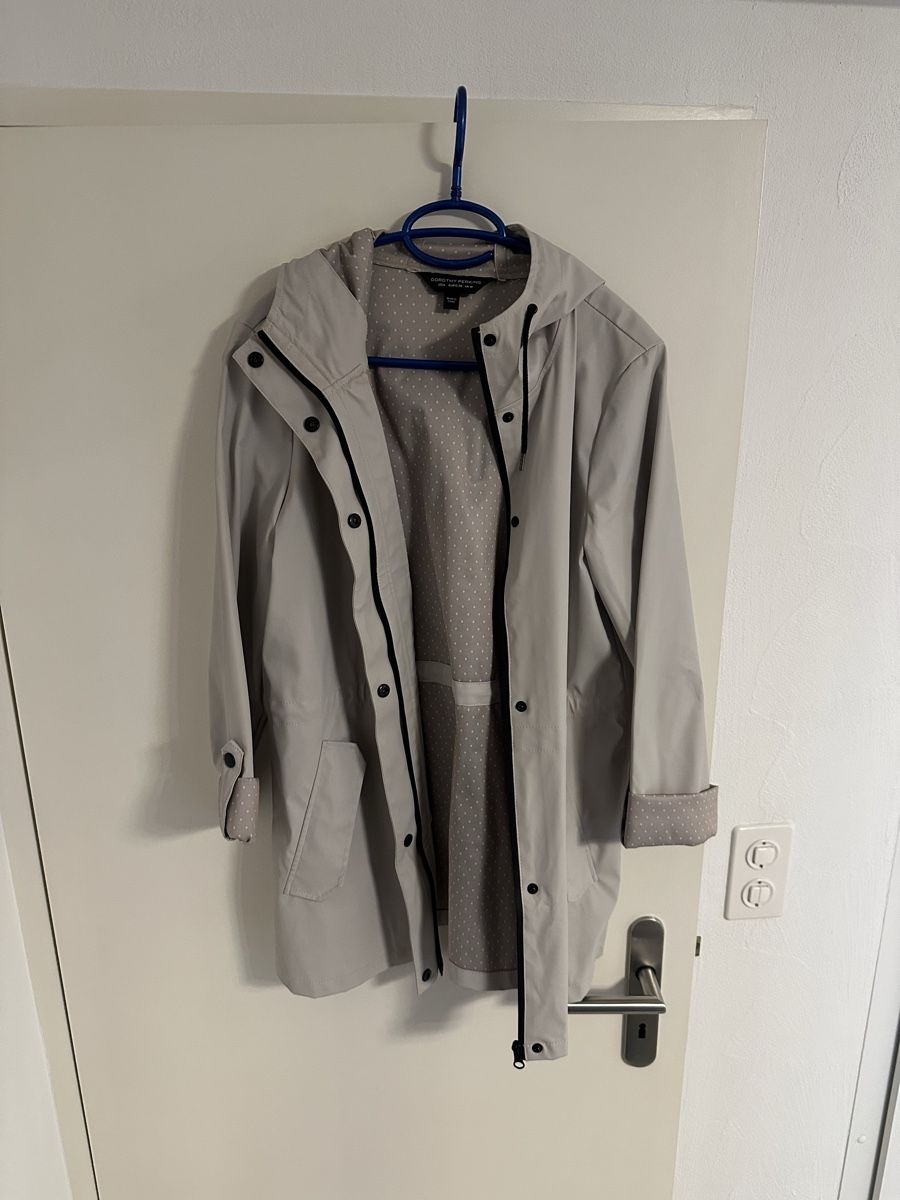Dorothy Perkins Cappotti: Regenmantel hellgrau Grösse 38 – Usato da Füllinsdorf venduto da Neewmi 1