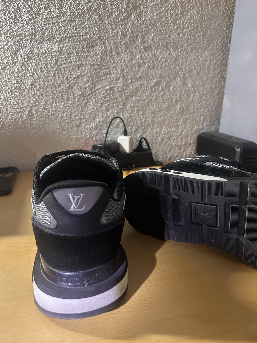 Chaussures hommes: Schwarze/Graue Sneakers LV – D'occasion à Buttwil par nic_n9yf 2