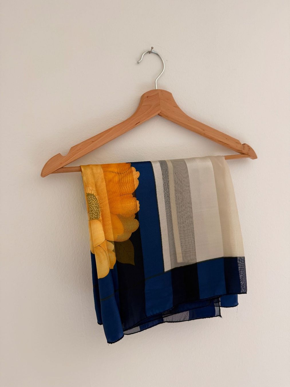 Foulards, Tücher & Schals: Seidenes Foulard – Gebraucht aus Binningen von lan_w6w9 1