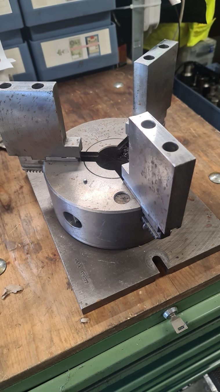 Autres pour métaux et serrurerie: Drehbankfutter – D'occasion à Egerkingen par ogi3131 5