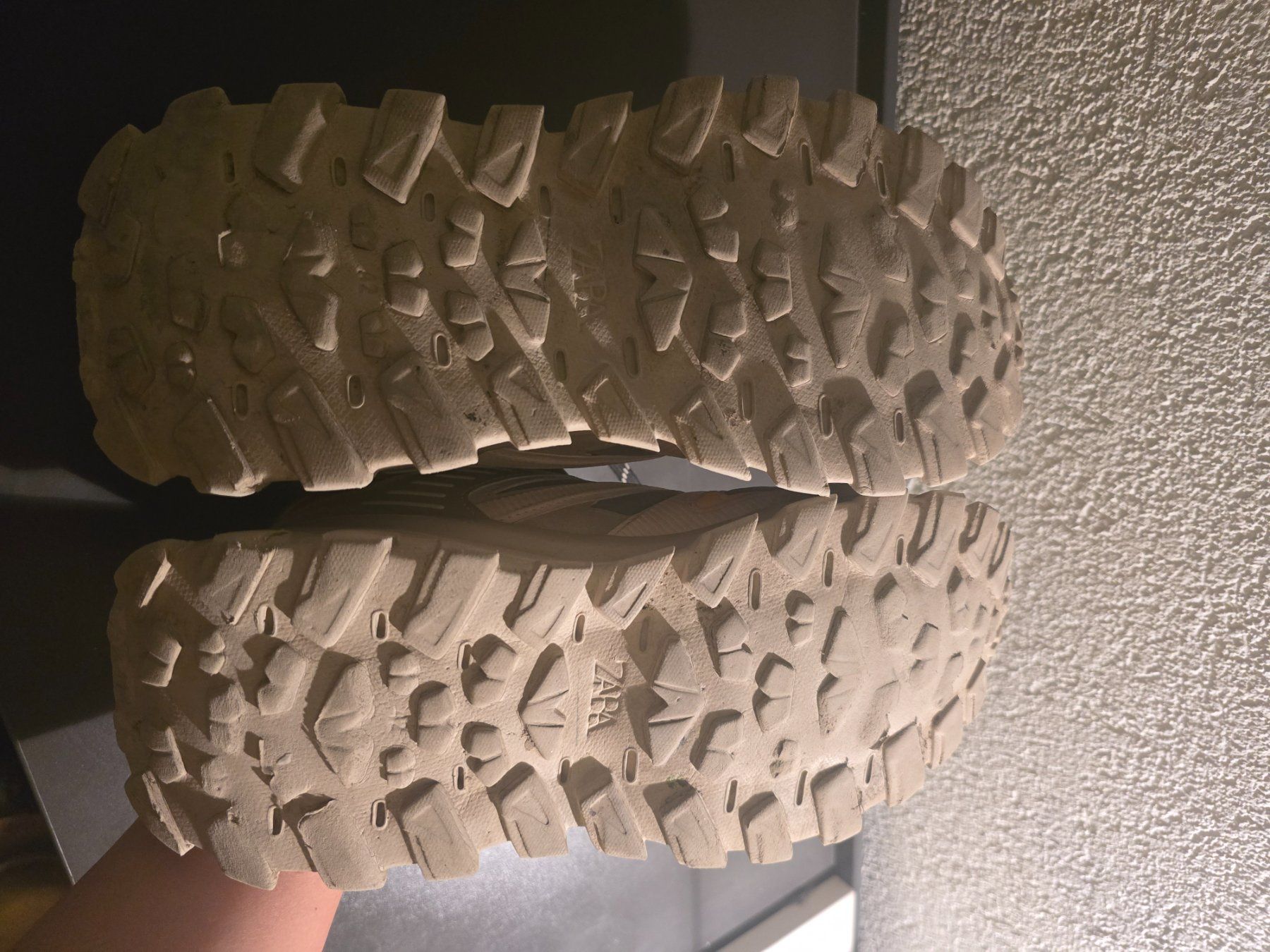 Scarpe da uomo: Sneakers multi-colored beige design used condition – Usato da Lausanne venduto da b_r_6z5f 1