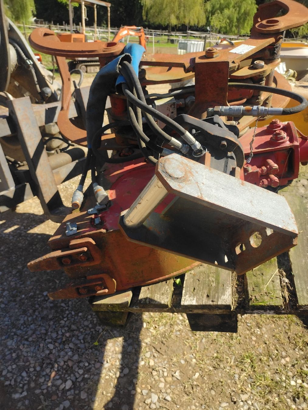Pinze: Holzgreifer und Grabenlöffel. – Usato da Muzzano venduto da Muz-piod6933 3