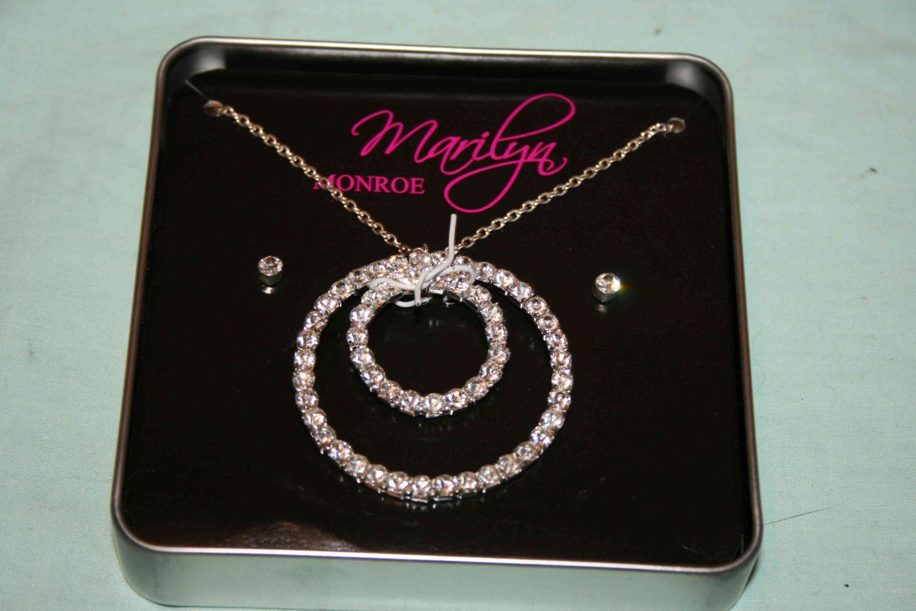Altri gioielli: Modeschmuckset «Marilyn Monroe». Neu. – Nuovo (secondo la descrizione) da Cadenazzo venduto da Mikeshop 2
