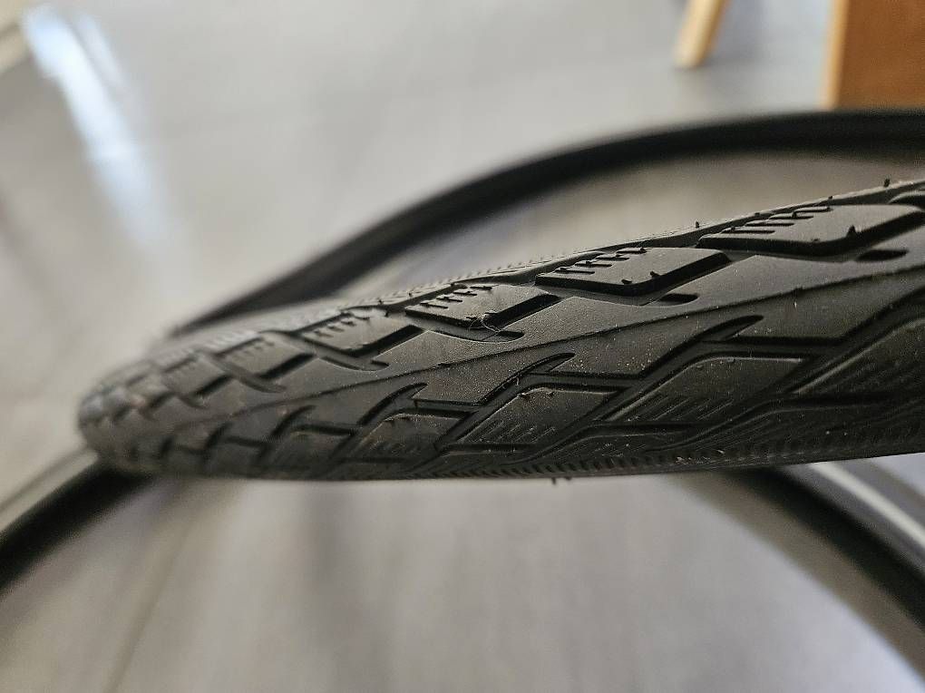 Altro in Scrittura & Disegno: Pneus velo schwalbe marathon 700x38b – Usato da Estavayer-le-Lac venduto da greg_torche 1
