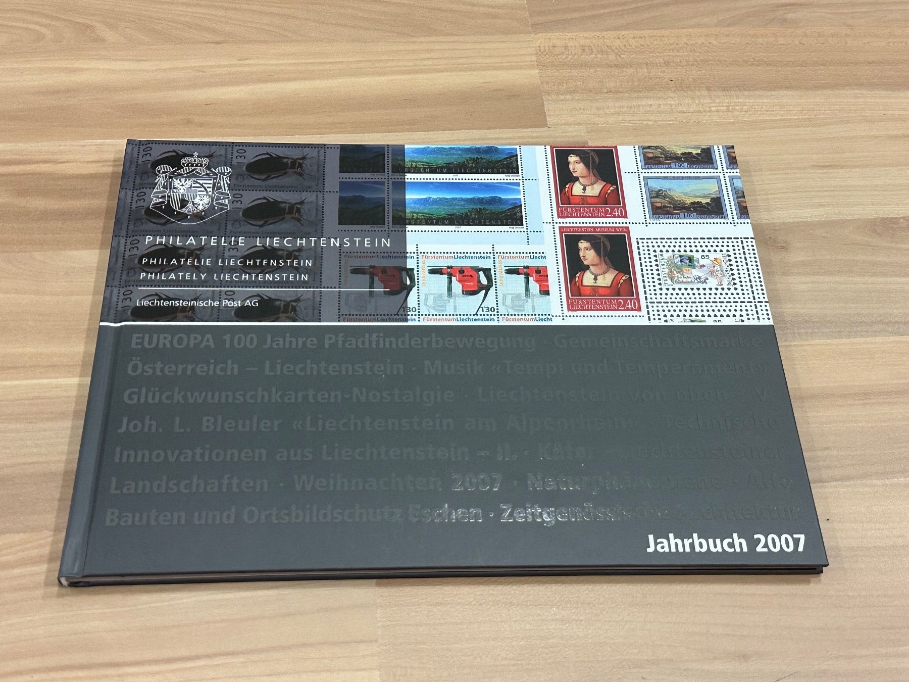 Tutti i francobolli: Philatelie Liechtenstein Jahrbuch 2007 – Usato da Triesen venduto da zeysel