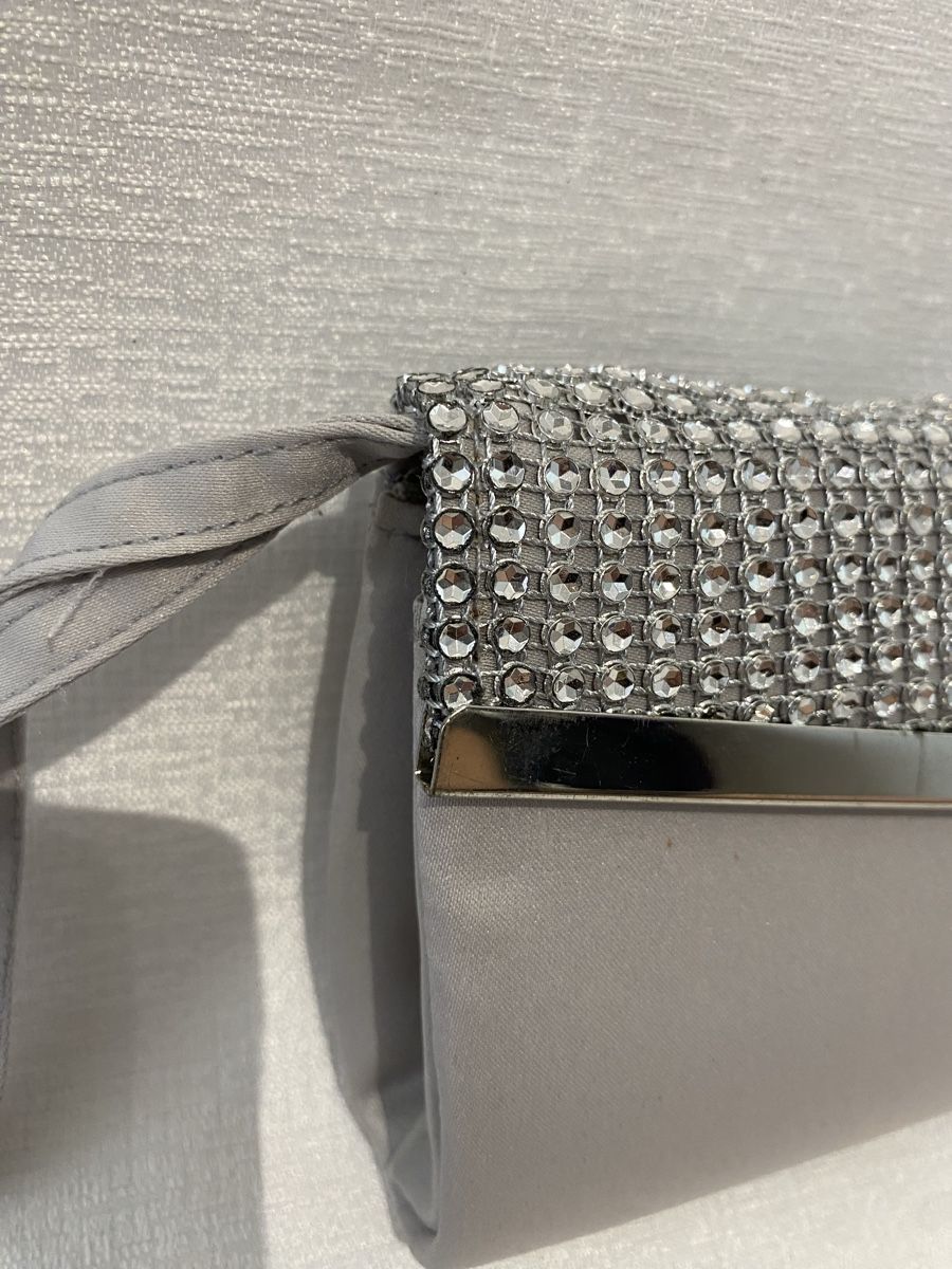 Taschen für Damen: Clutch silberfarben mit Strass-Optik – Gebraucht aus Hausen AG von corinne_g 4