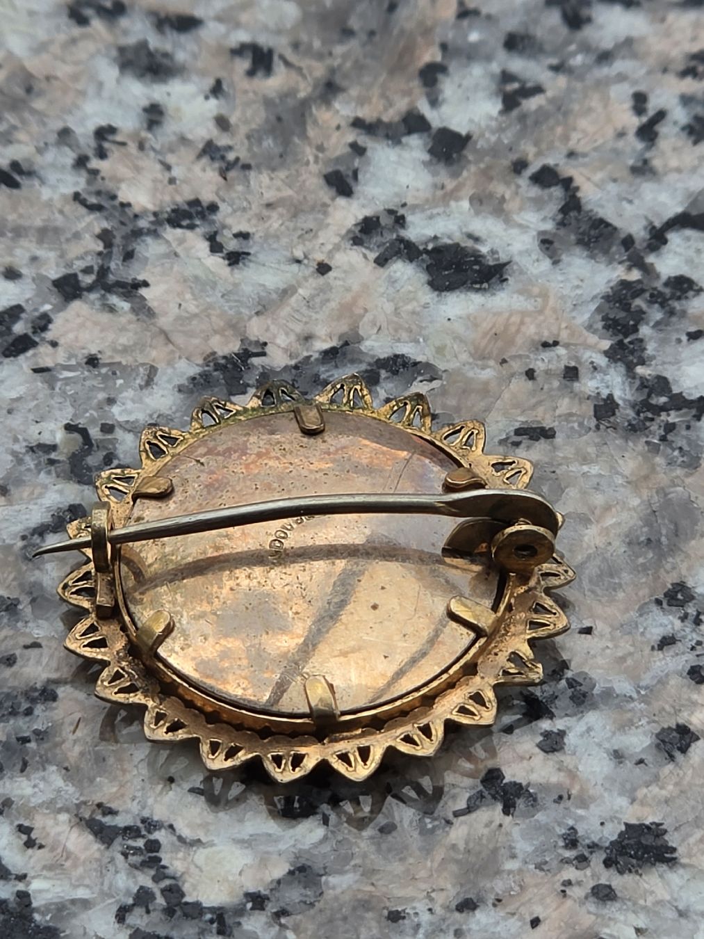 Broches & Aiguilles: Antiker Medaillon Anhänger mit Bild  – D'occasion à Mettlen par elios0888 2