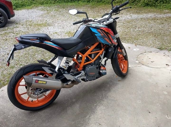 KTM Strada: KTM 390 Duke mit Akrapovic Auspuff – Usato da Einsiedeln venduto da Roebi17 3