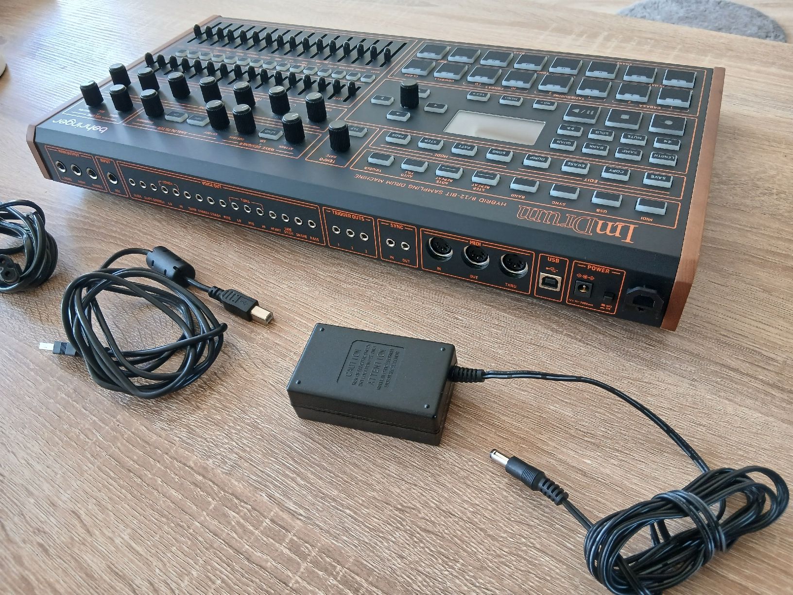 Strumenti musicali: Behringer LM Drum Hybrid 12 Bit Sampler Drum Machine – Nuovo e nell'imballaggio originale da Othmarsingen venduto da Studio15 4