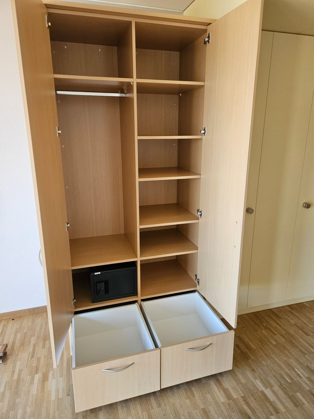 Armadi: Hochwertiger Kleiderschrank – Usato da Rüti ZH venduto da looren94