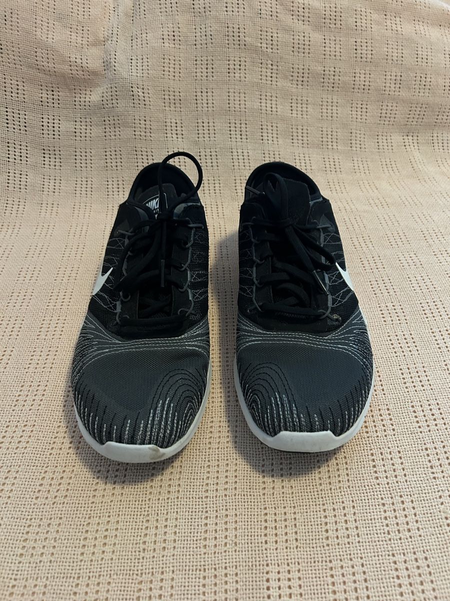 Nike Scarpe da donna: Nike Trainingsschuhe Gr. 40, Top – Nuovo (secondo la descrizione) da Zürich venduto da robbii13 1