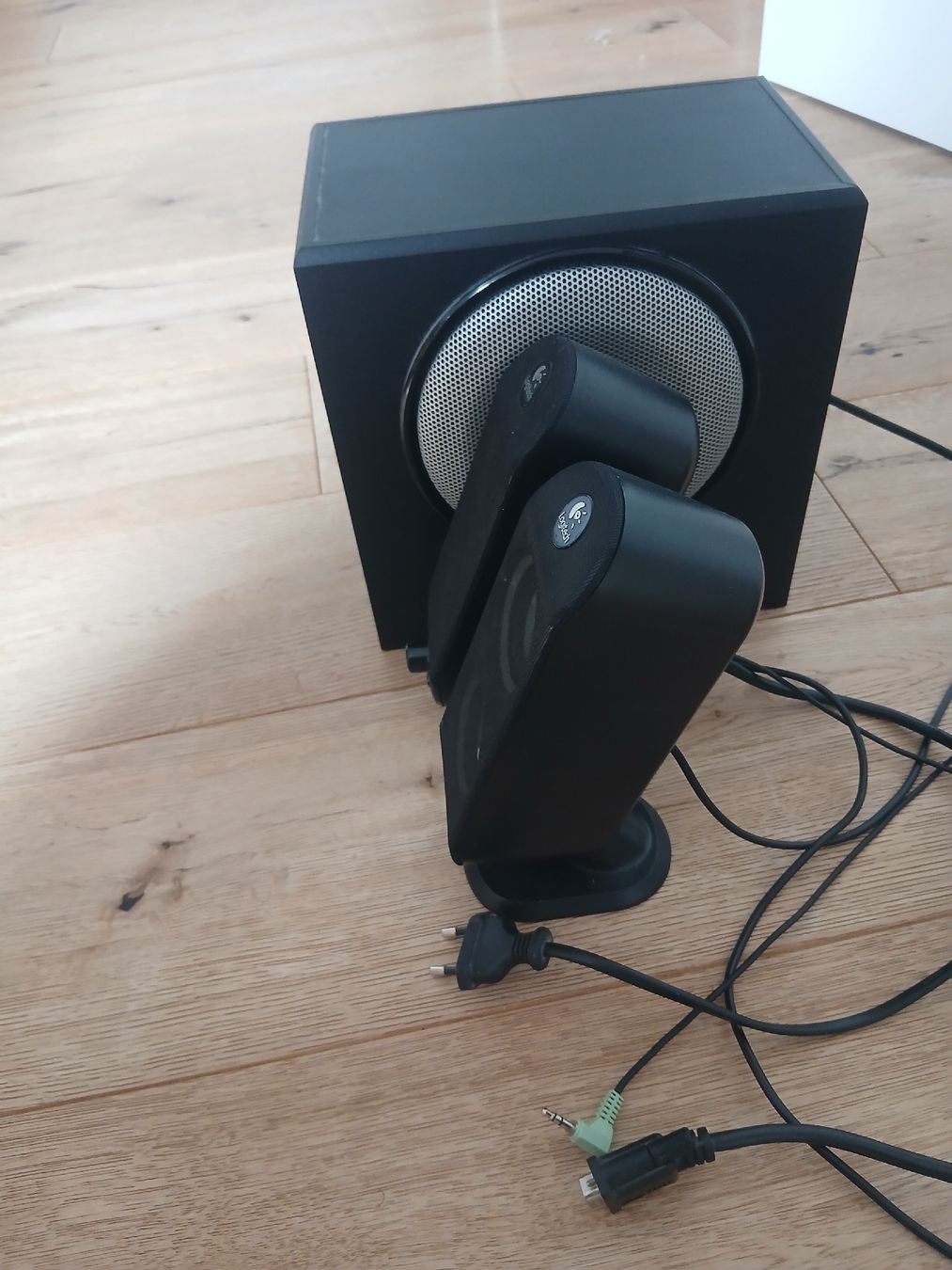 Logitech Hubs & Switches: Logitech 2.1 Lautsprechersystem – D'occasion à Bazenheid par mar_8sgw 1