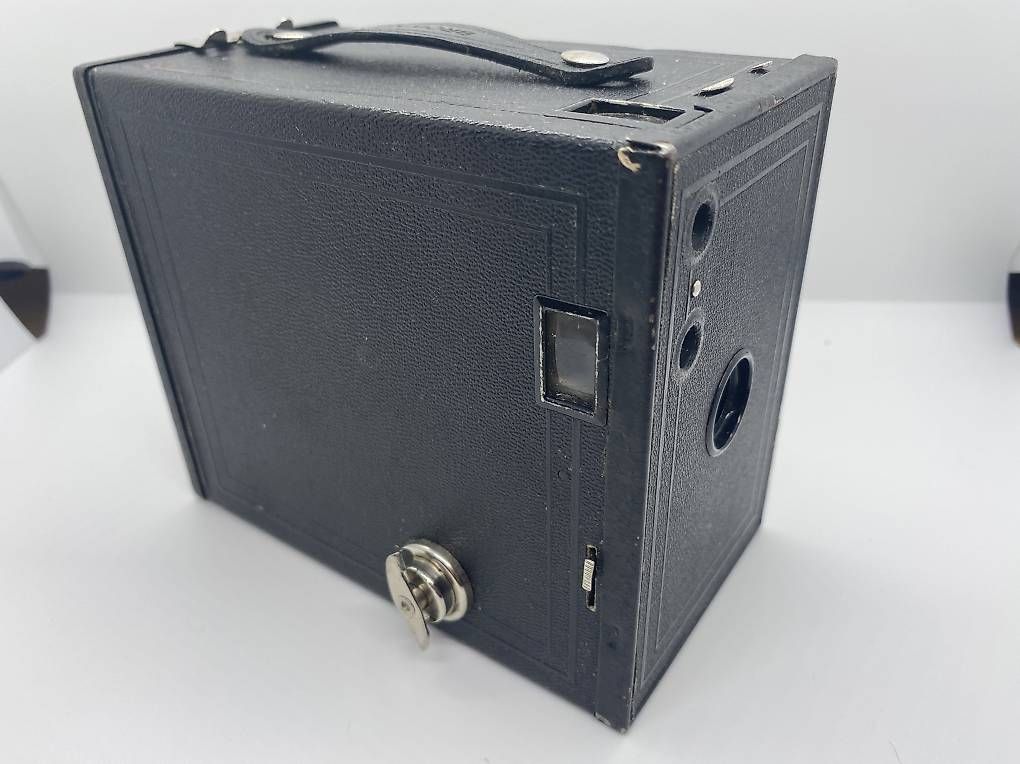 Fotocamera: Brownie Box Kamera – Usato da Brugg AG venduto da FlowerStreet