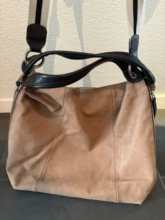 Furla - Elegante Wildledertasche in Taupe mit Trageriemen