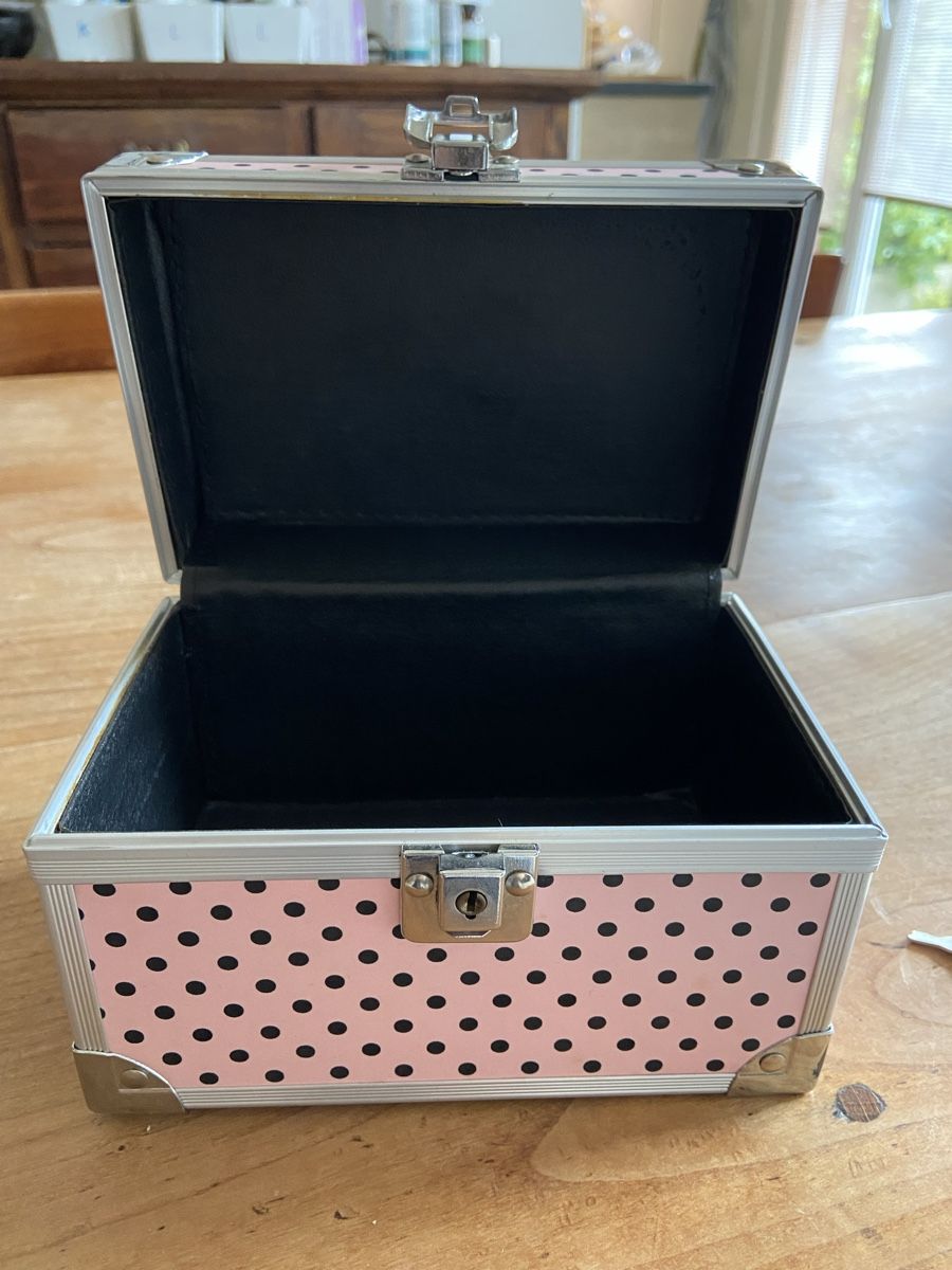 Coffres: Petit coffret valise rose avec ses clés – D'occasion à Veyrier par Leilazizou 2