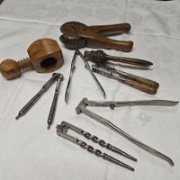 Versand möglich. Lot an teils antiken Nussknacker