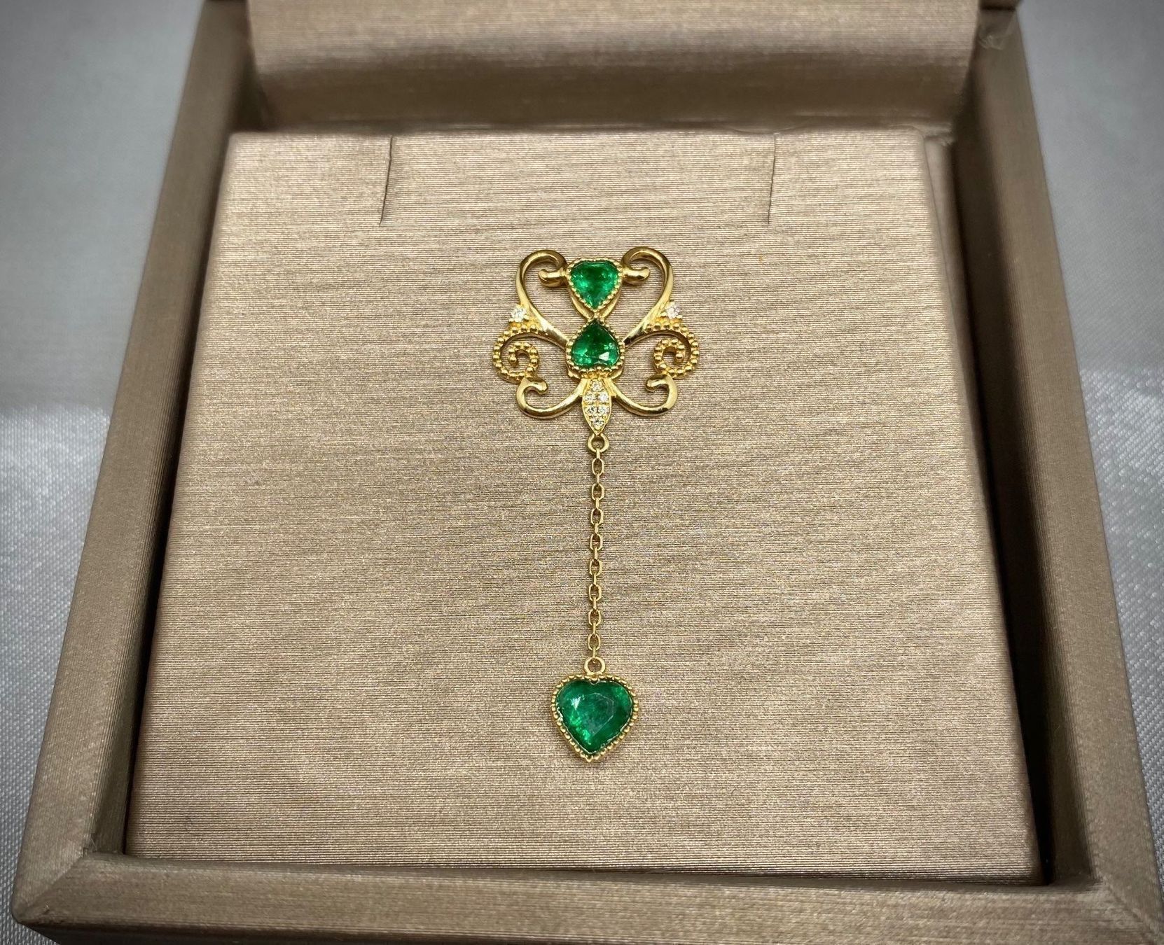 Anhänger: Emerald/ Smaragd Anhänger / 18k Gold – Neu und originalverpackt aus Sarnen von Yingsperlen1