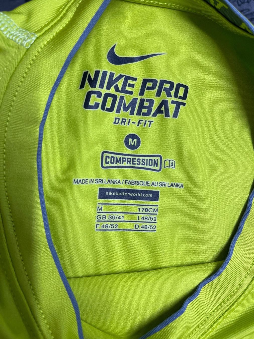 Nike Scarpe, pantaloni & magliette da ginnastica: Nike Sport Shirt – Usato da Adliswil venduto da JadrankaR 3