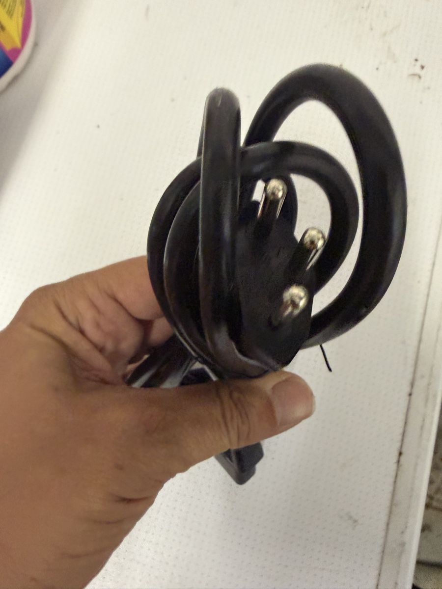 Kabel: Kaltgerätstecker C13 Stromkabel – Neu und originalverpackt aus Wettingen von NickInc 2